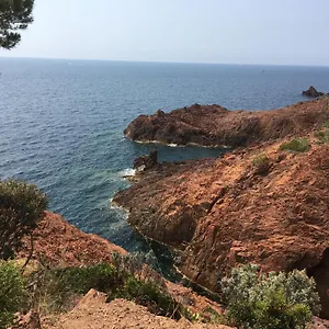 à 2 Piéces Pour 4 Personnes , Fréjus France